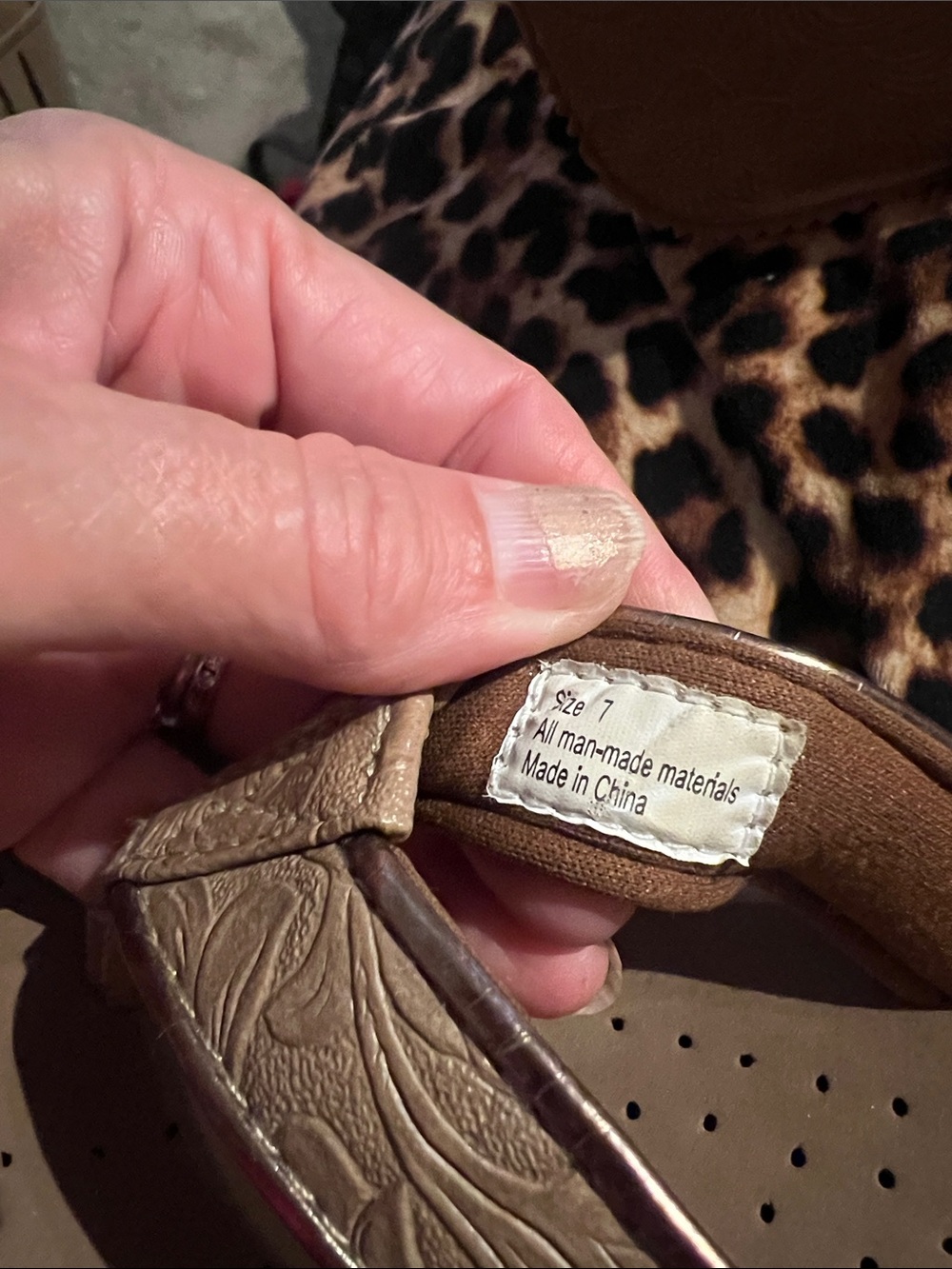Volatile Women 7 Wedge Sandals, cool embossed floral sides/straps, good cond. - Picture 7 of 9